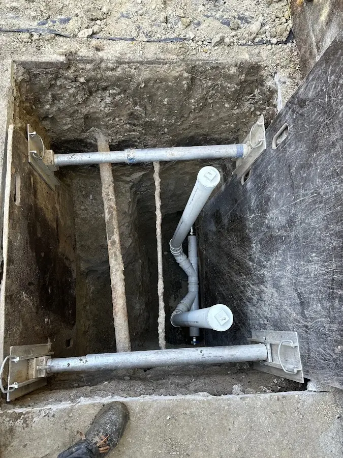Experienced plumber completing Drain Cleaning work in Sunset Hills